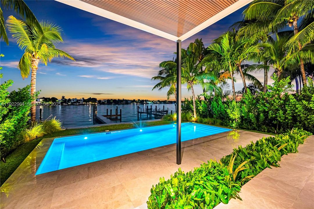 合同活跃: $9,575,000 (4 贝兹, 4 浴室, 0 平方英尺)