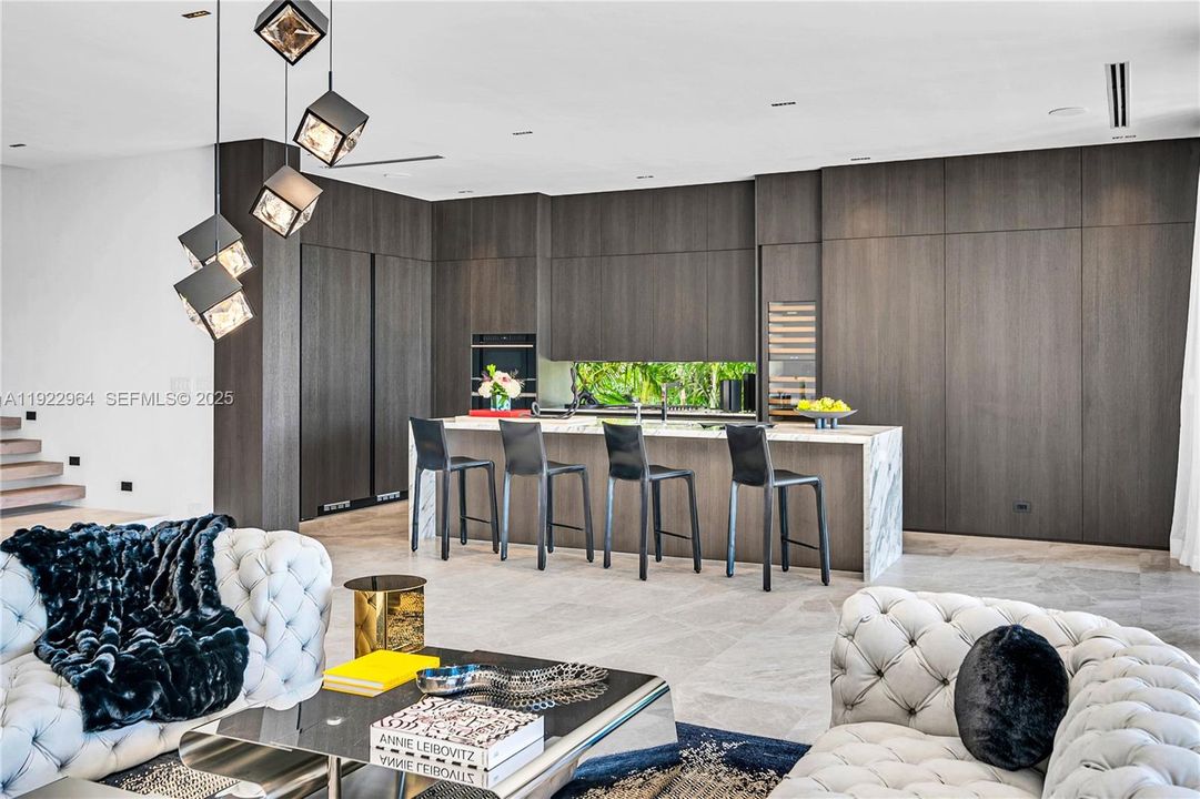 合同活跃: $9,575,000 (4 贝兹, 4 浴室, 0 平方英尺)