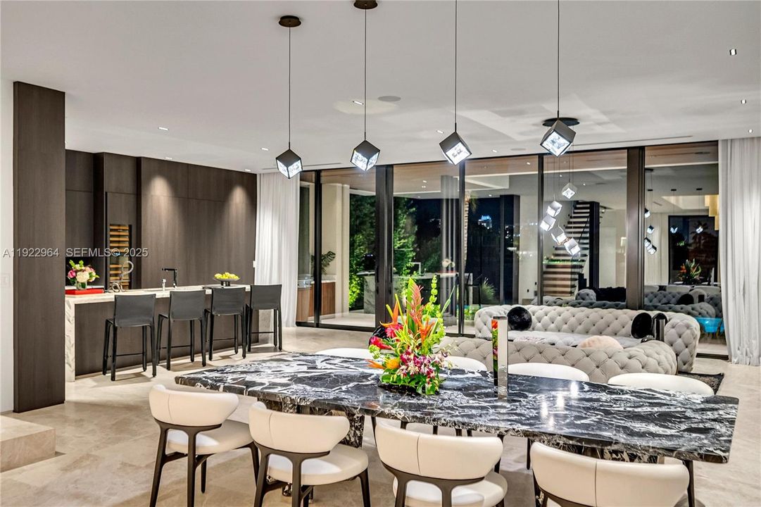 合同活跃: $9,575,000 (4 贝兹, 4 浴室, 0 平方英尺)