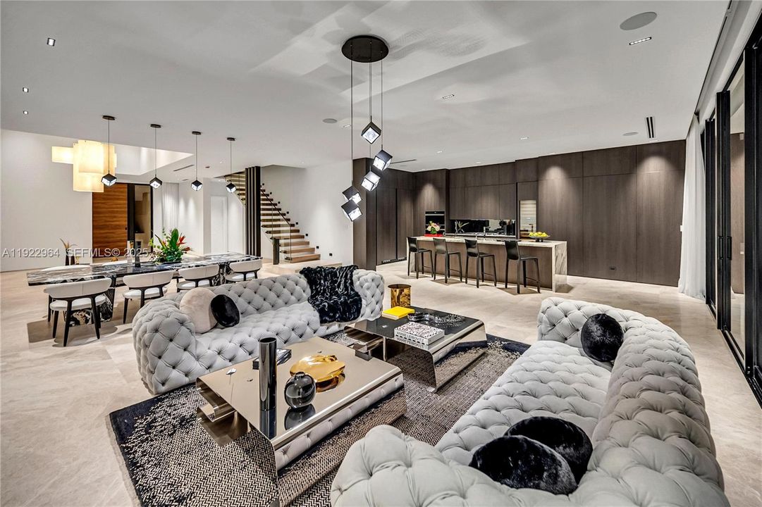 合同活跃: $9,575,000 (4 贝兹, 4 浴室, 0 平方英尺)