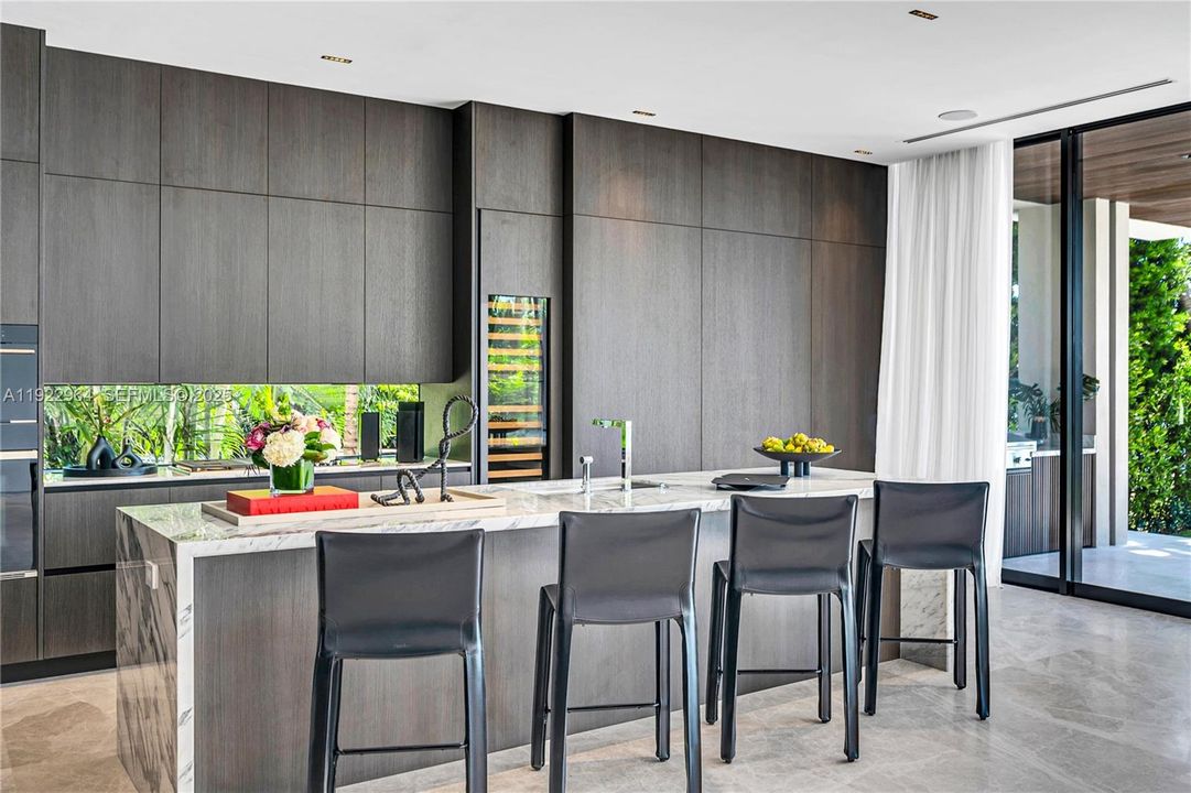 合同活跃: $9,575,000 (4 贝兹, 4 浴室, 0 平方英尺)