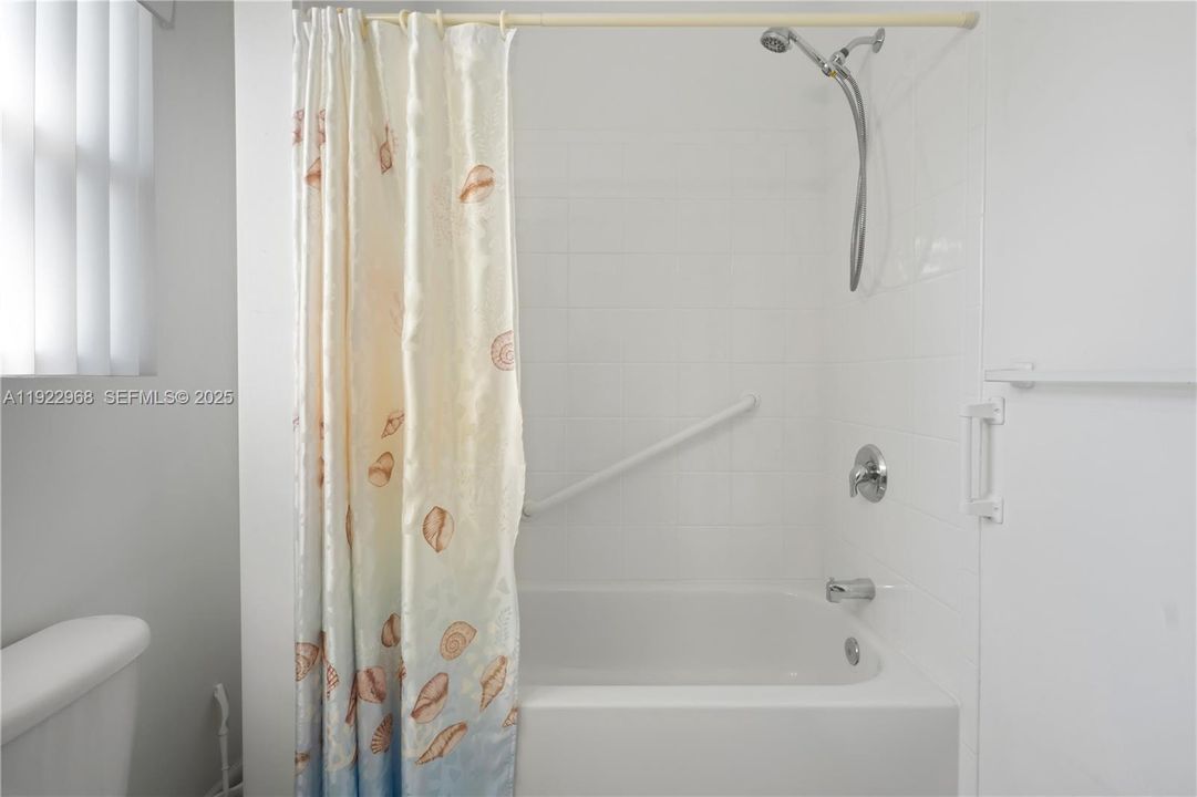 For Rent: $3,300 (3 beds, 2 baths, 1600 Square Feet)