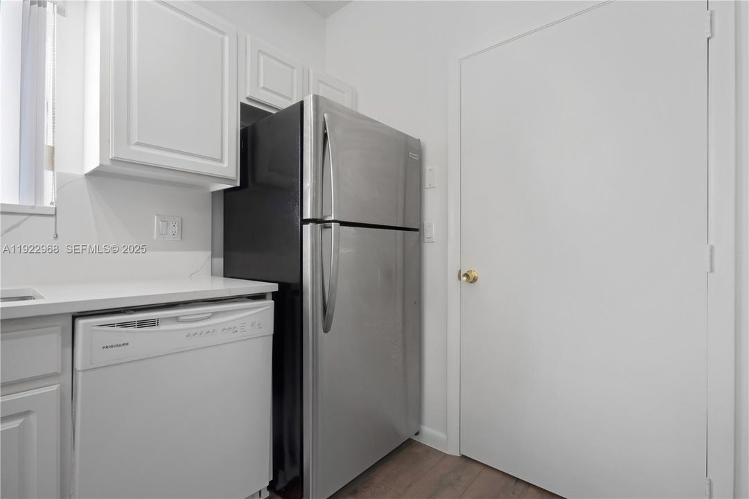 For Rent: $3,300 (3 beds, 2 baths, 1600 Square Feet)