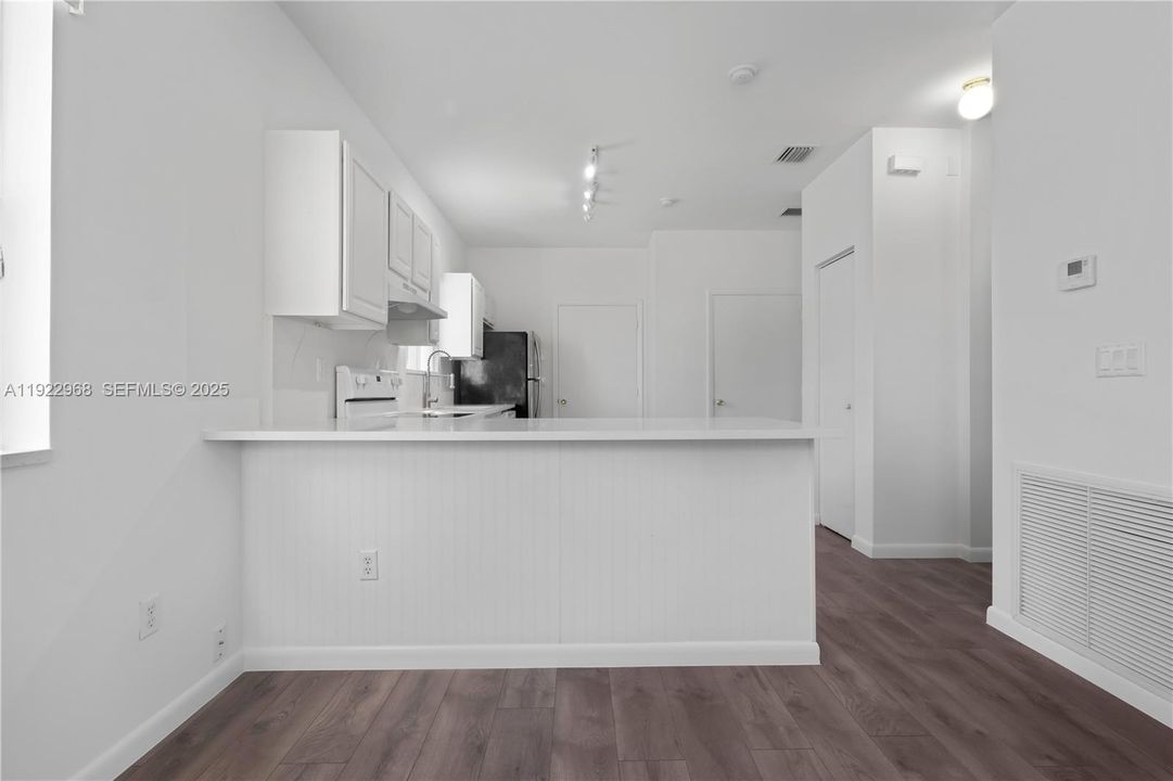 For Rent: $3,300 (3 beds, 2 baths, 1600 Square Feet)