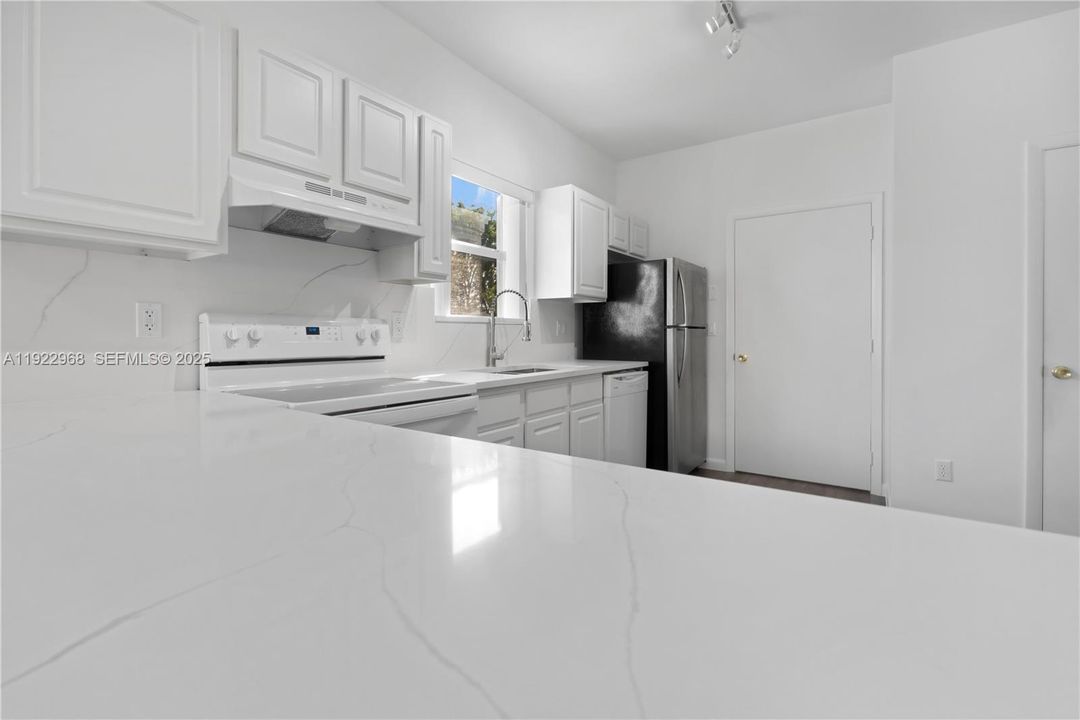 For Rent: $3,300 (3 beds, 2 baths, 1600 Square Feet)