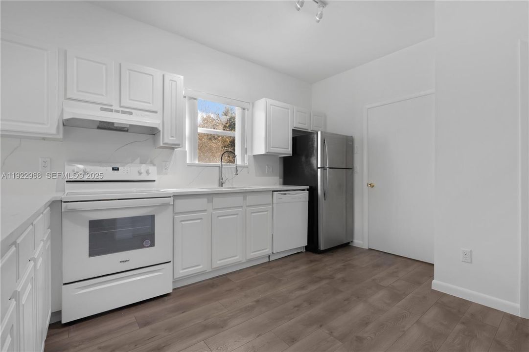 For Rent: $3,300 (3 beds, 2 baths, 1600 Square Feet)