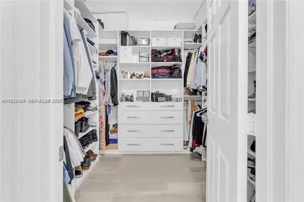 For Rent: $5,300 (4 beds, 3 baths, 2156 Square Feet)