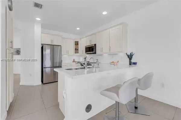 For Rent: $5,300 (4 beds, 3 baths, 2156 Square Feet)