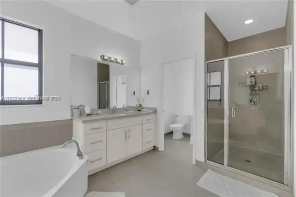 For Rent: $5,300 (4 beds, 3 baths, 2156 Square Feet)