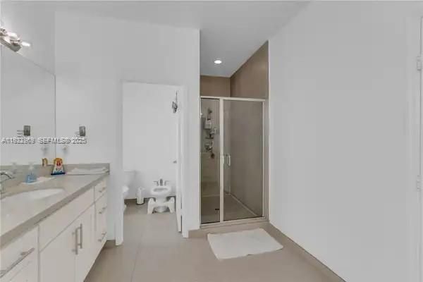 For Rent: $5,300 (4 beds, 3 baths, 2156 Square Feet)