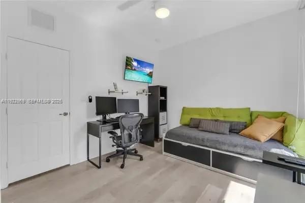 For Rent: $5,300 (4 beds, 3 baths, 2156 Square Feet)