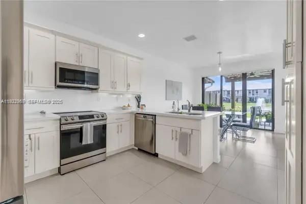 For Rent: $5,300 (4 beds, 3 baths, 2156 Square Feet)