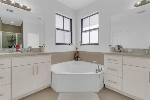 For Rent: $5,300 (4 beds, 3 baths, 2156 Square Feet)