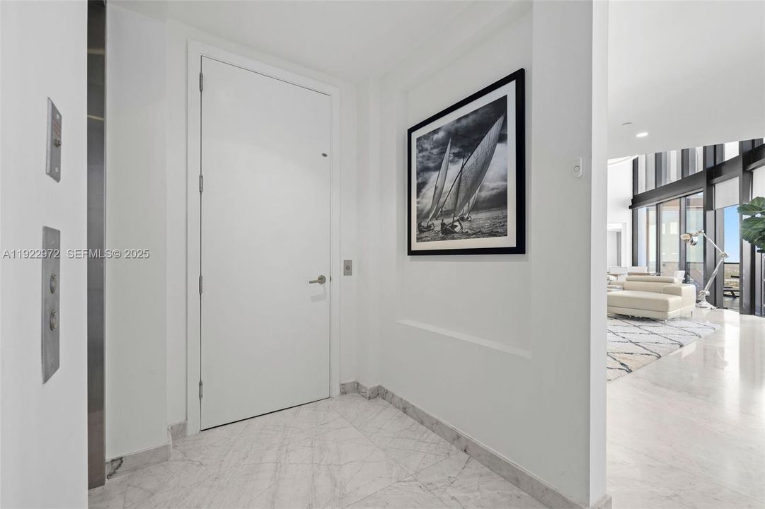 出租: $30,000 (4 贝兹, 4 浴室, 3130 平方英尺)