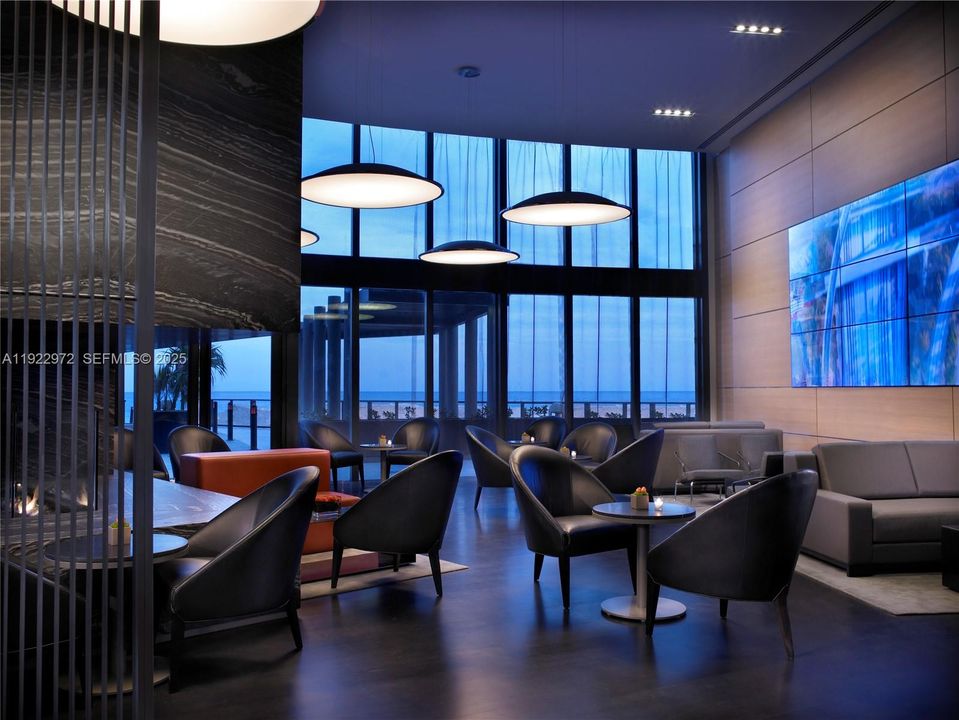 出租: $30,000 (4 贝兹, 4 浴室, 3130 平方英尺)