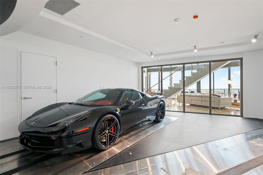 出租: $30,000 (4 贝兹, 4 浴室, 3130 平方英尺)