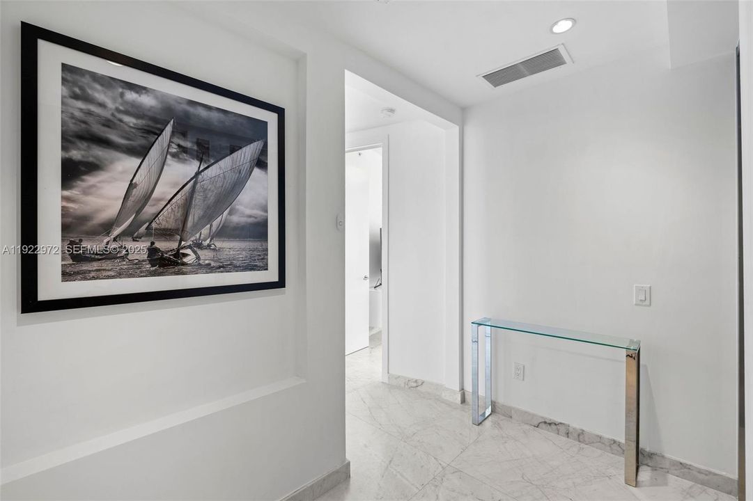 出租: $30,000 (4 贝兹, 4 浴室, 3130 平方英尺)