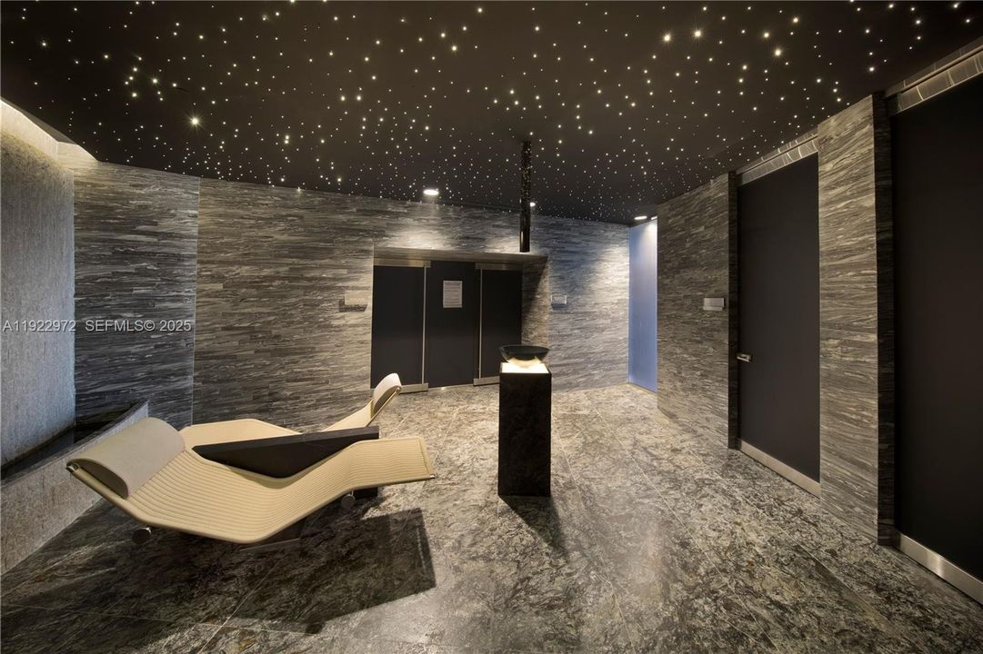 出租: $30,000 (4 贝兹, 4 浴室, 3130 平方英尺)