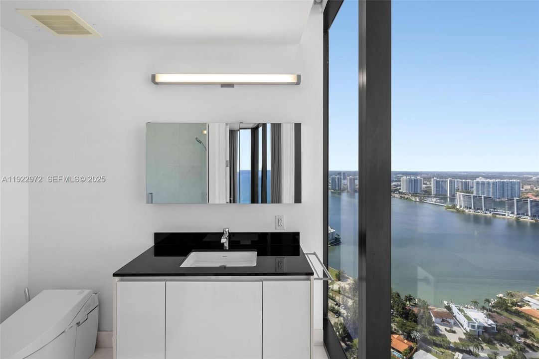 出租: $30,000 (4 贝兹, 4 浴室, 3130 平方英尺)