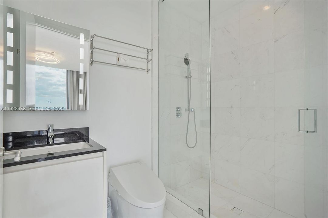 出租: $30,000 (4 贝兹, 4 浴室, 3130 平方英尺)