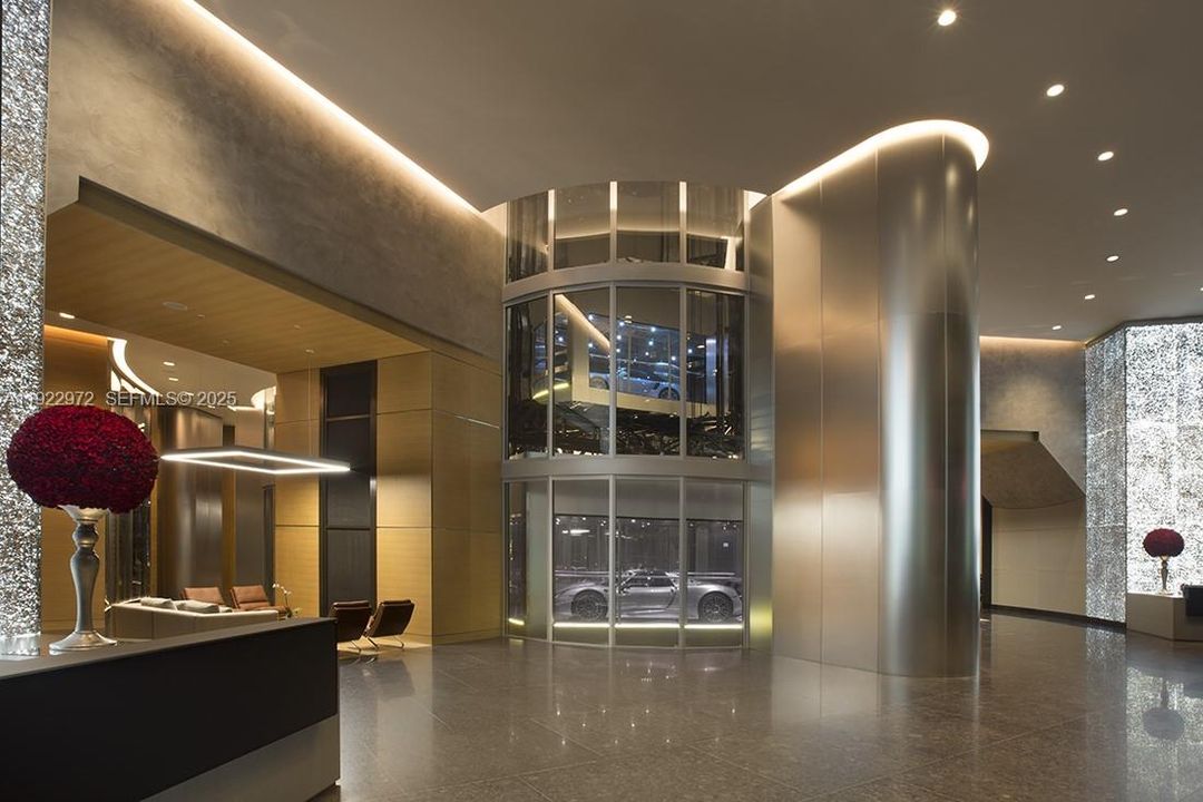 出租: $30,000 (4 贝兹, 4 浴室, 3130 平方英尺)