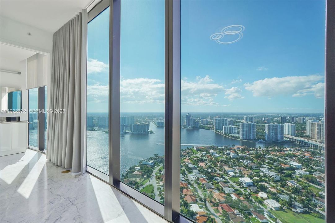 出租: $30,000 (4 贝兹, 4 浴室, 3130 平方英尺)