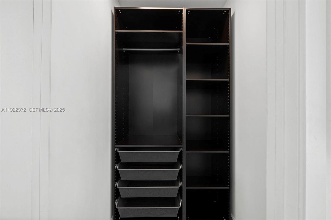 出租: $30,000 (4 贝兹, 4 浴室, 3130 平方英尺)