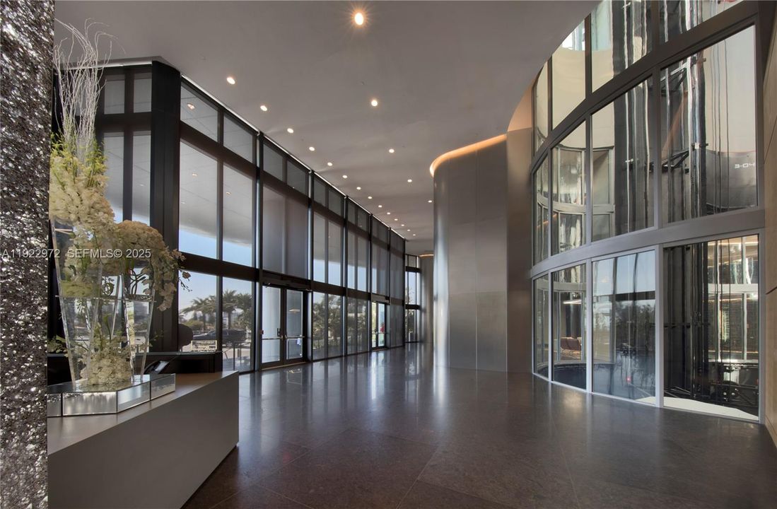 出租: $30,000 (4 贝兹, 4 浴室, 3130 平方英尺)