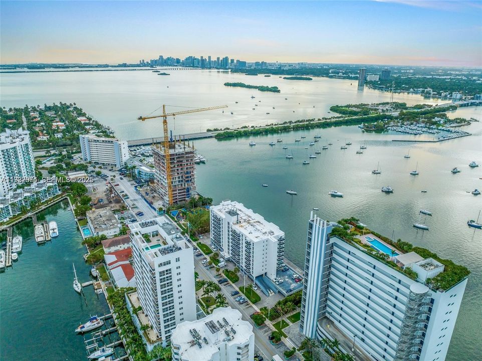 Active With Contract: $2,400 (1 beds, 1 baths, 760 Square Feet)