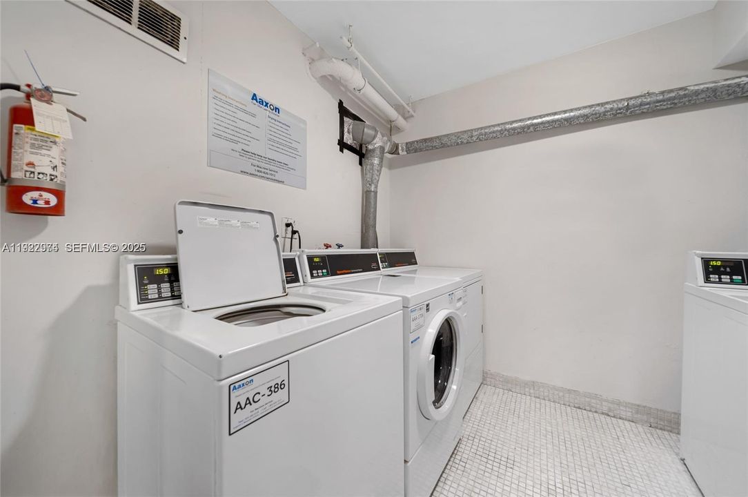 Active With Contract: $2,400 (1 beds, 1 baths, 760 Square Feet)