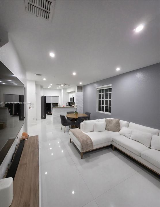 En Venta: $375,000 (3 camas, 2 baños, 1151 Pies cuadrados)