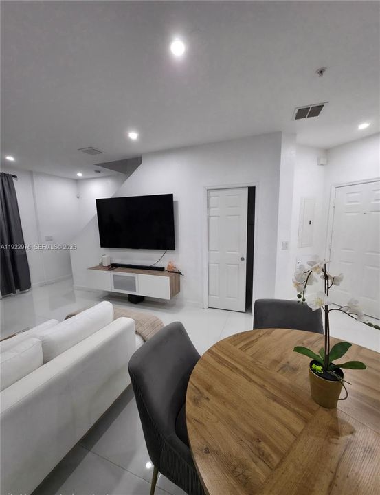 En Venta: $375,000 (3 camas, 2 baños, 1151 Pies cuadrados)