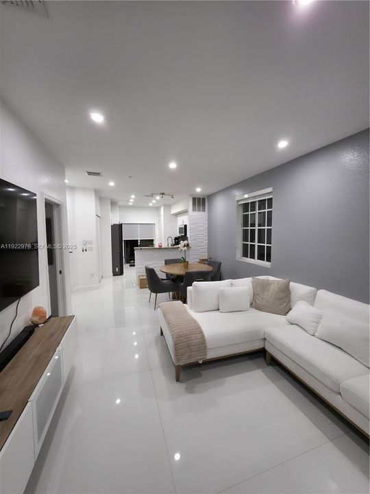 En Venta: $375,000 (3 camas, 2 baños, 1151 Pies cuadrados)