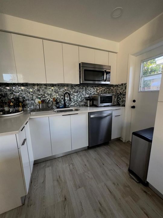 For Rent: $4,700 (4 beds, 2 baths, 1097 Square Feet)