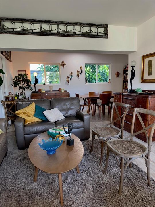 For Rent: $4,700 (4 beds, 2 baths, 1097 Square Feet)