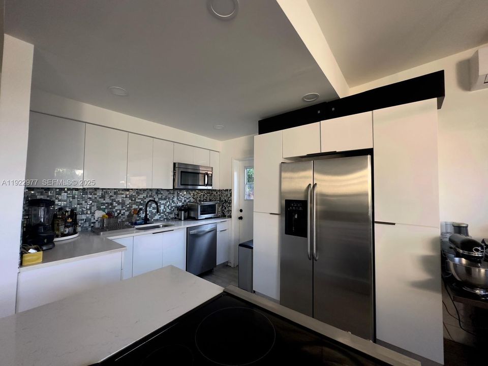 For Rent: $4,700 (4 beds, 2 baths, 1097 Square Feet)