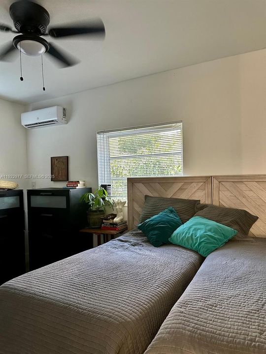 For Rent: $4,700 (4 beds, 2 baths, 1097 Square Feet)