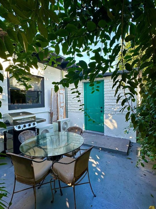 For Rent: $4,700 (4 beds, 2 baths, 1097 Square Feet)