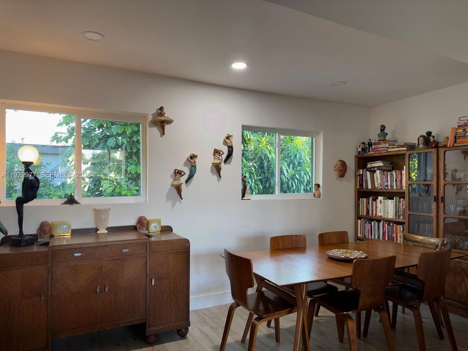 For Rent: $4,700 (4 beds, 2 baths, 1097 Square Feet)