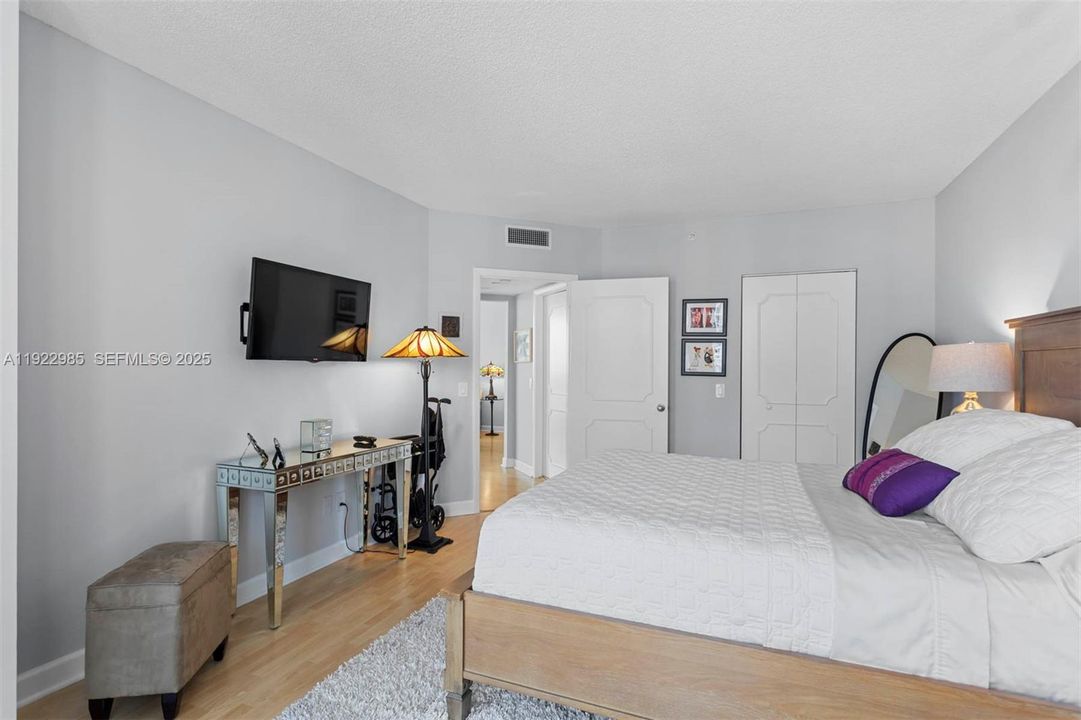 На продажу: $850,000 (2 спален, 2 ванн, 1870 Квадратных фут)