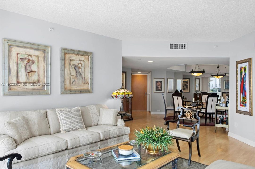 На продажу: $850,000 (2 спален, 2 ванн, 1870 Квадратных фут)