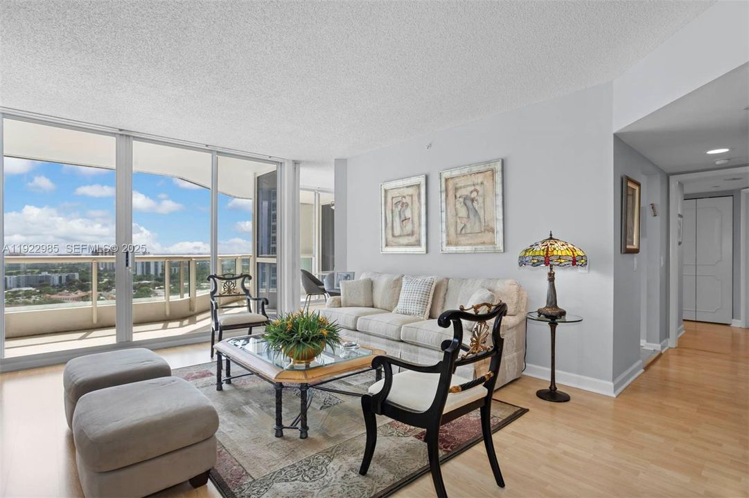 На продажу: $850,000 (2 спален, 2 ванн, 1870 Квадратных фут)