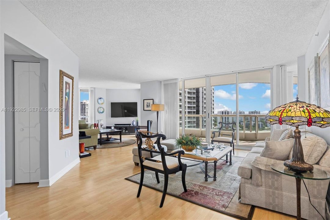 На продажу: $850,000 (2 спален, 2 ванн, 1870 Квадратных фут)