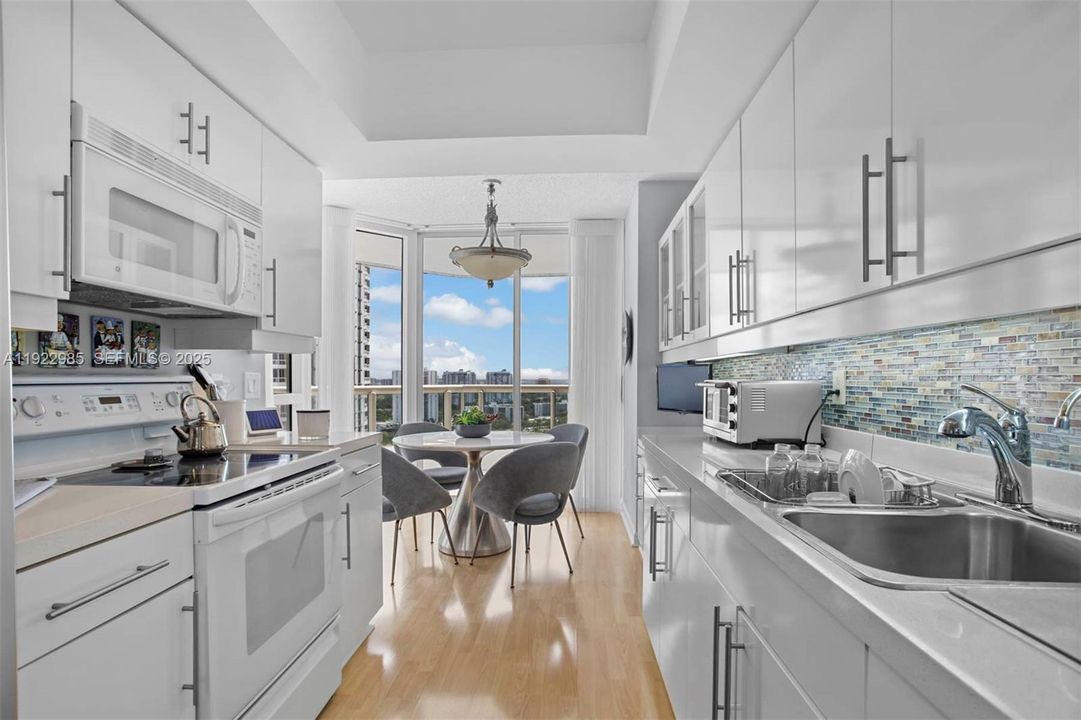 На продажу: $850,000 (2 спален, 2 ванн, 1870 Квадратных фут)