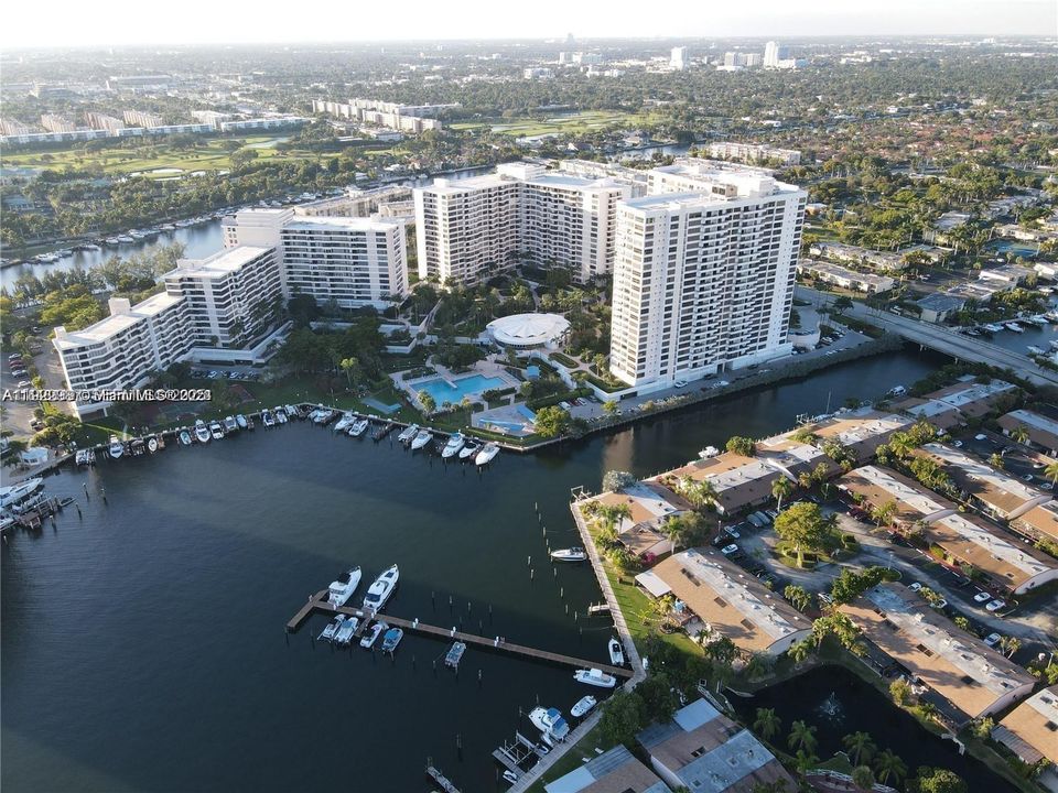 For Rent: $2,200 (1 beds, 1 baths, 1000 Square Feet)