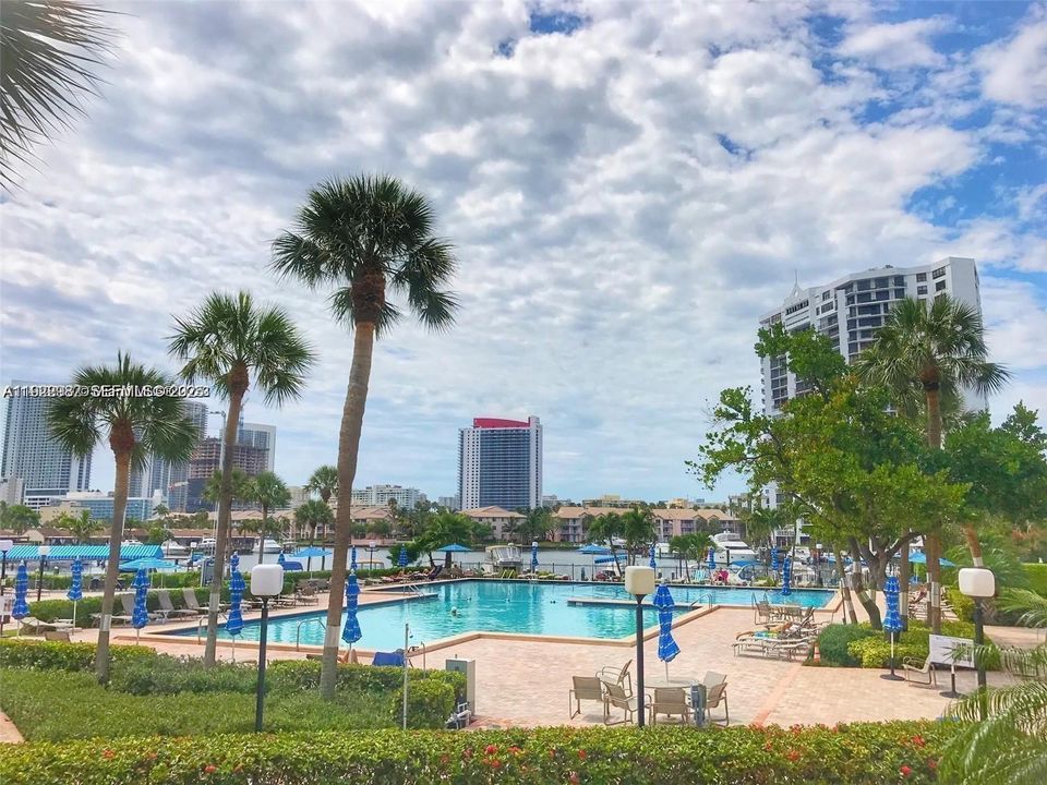 For Rent: $2,200 (1 beds, 1 baths, 1000 Square Feet)