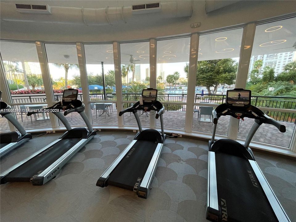 For Rent: $2,200 (1 beds, 1 baths, 1000 Square Feet)