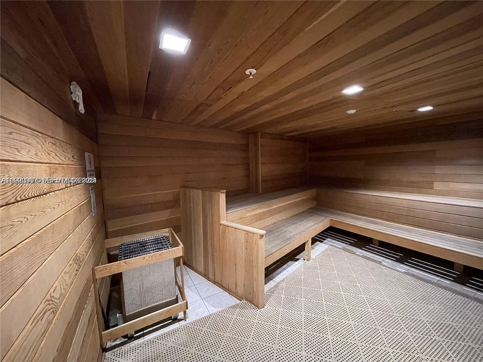 For Rent: $2,200 (1 beds, 1 baths, 1000 Square Feet)