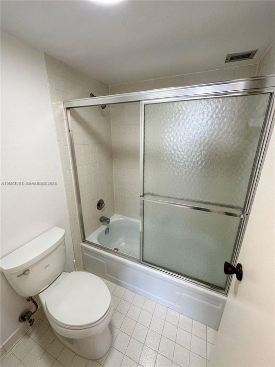 For Rent: $2,200 (1 beds, 1 baths, 1000 Square Feet)