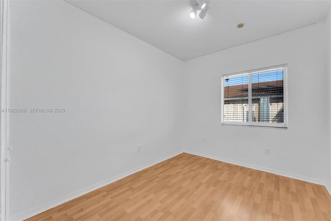 В аренду: $3,000 (3 спален, 2 ванн, 1030 Квадратных фут)